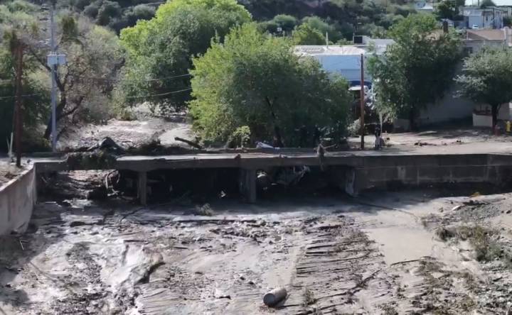Reportan cuatro muertos por inundaciones en Arizona; buscan a dos desaparecidos