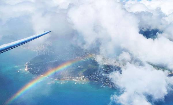 Estos son los mejores vuelos para observar arcoíris desde el avión