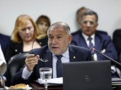 Luis Juez, sobre Milei: "Es como un tipo que se ahoga, si no se deja sacar del agua te terminás ahogando vos también"