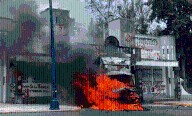 Normalistas derriban e incendian camión en Campo Militar No. 1