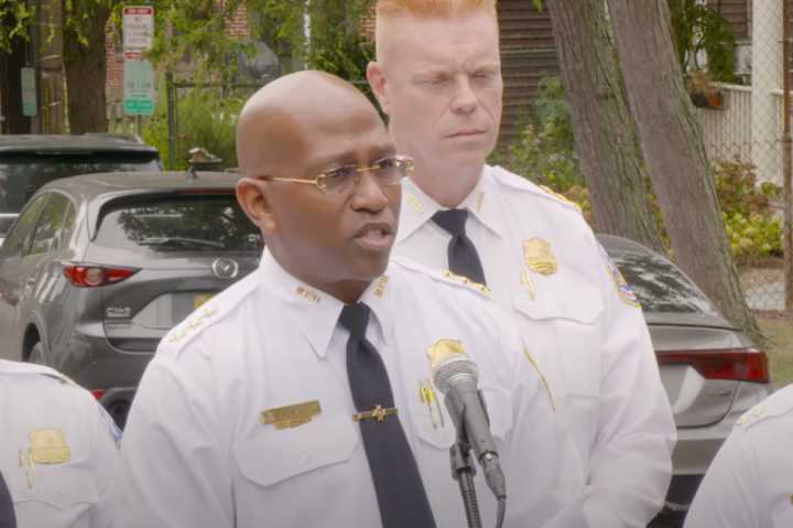 DC police shoot, kill man charging at them wielding knives in Palisades
