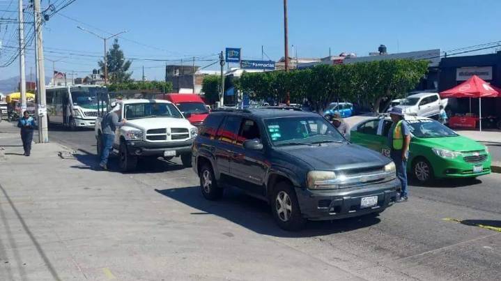 ¿Ya verificaste tu auto? Revisa qué placas les toca este mes y evita multas