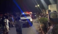Continúa el bloqueo carretero en Tulum de quienes exigen que acceso a playas vuelva a ser gratis