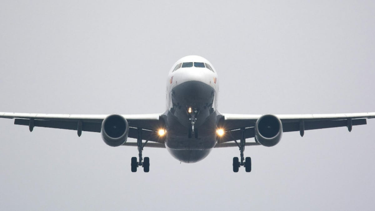 US Airline Passenger Duct-Taped To Seat After Attacking Flight Attendant, Threatening Crew