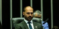 Brasil avanza con una enmienda constitucional que blinda a Eduardo Bolsonaro y limita el poder de la Corte Suprema sobre legisladores