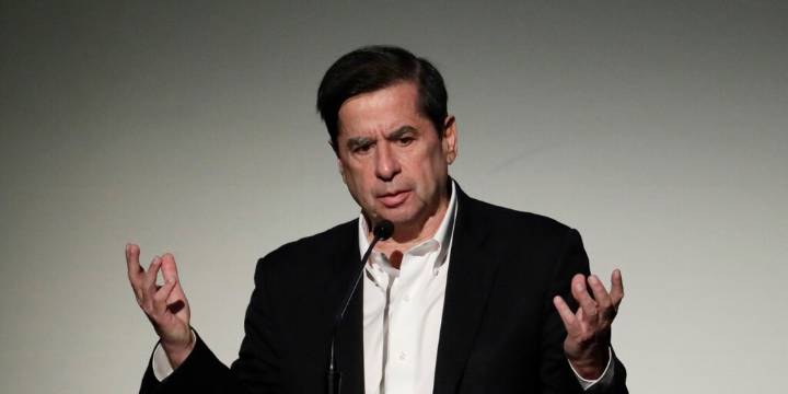 Juan Fernando Cristo, exministro de Petro, reinicia su vida política e insinúa su adhesión a la carrera presidencial en la lista del Partido Verde