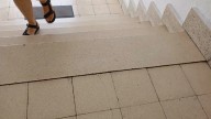 Reclaman miles de euros a una comunidad de vecinos por un tropezón de graves consecuencias