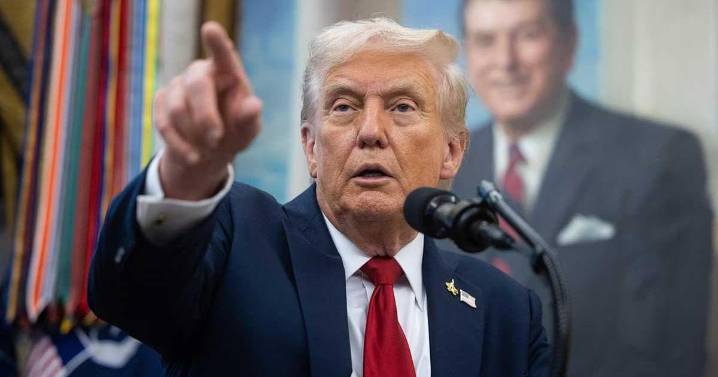 Confirma Trump despliegue de submarinos nucleares frente a Rusia