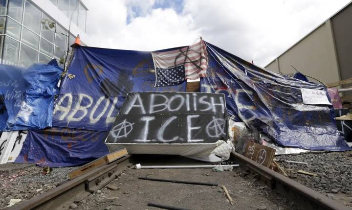 ¿Por qué Trump reforzó la seguridad en las oficinas del ICE en Portland?