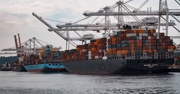 FinMin Outlook: India's Strong Growth Momentum Faces Risk From US Tariffs, H