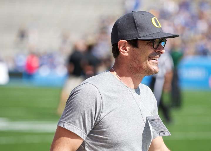 Why TV dad and Oregon superfan Ty Burrell won’t be on sidelines for Ducks’ top
