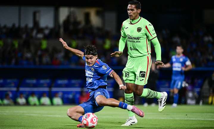 Desata Cruz Azul más locura y atrapa liderato en 36 minutos de remontadas