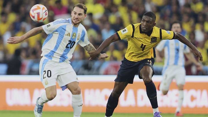 Argentina lo sufre ante Ecuador: pierde 1-0, ahora con un expulsado por cada lado