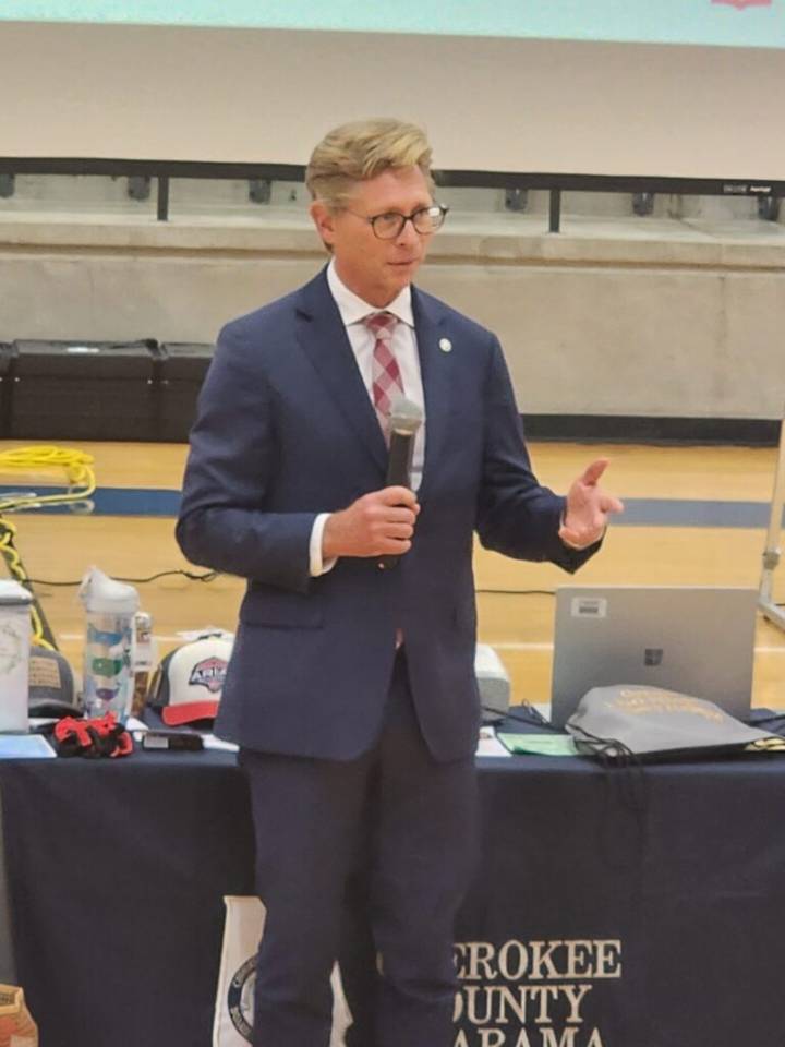 State Superintendent Warns Educators Over “Inappropriate” Social Media Posts