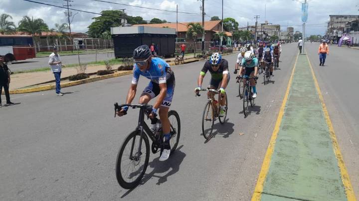 Clásico ciclístico Virgen del Valle se hace sentir en la avenida Bolívar de Punta de Mata