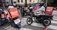 Los conductores de apps estrenan derechos laborales, pero con limitaciones