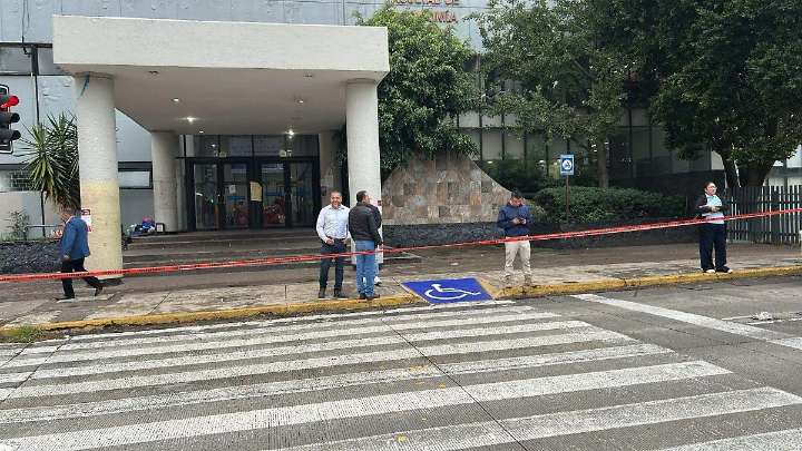 Desalojan Facultad de Economía de la UNAM por presuntos artefactos explosivos