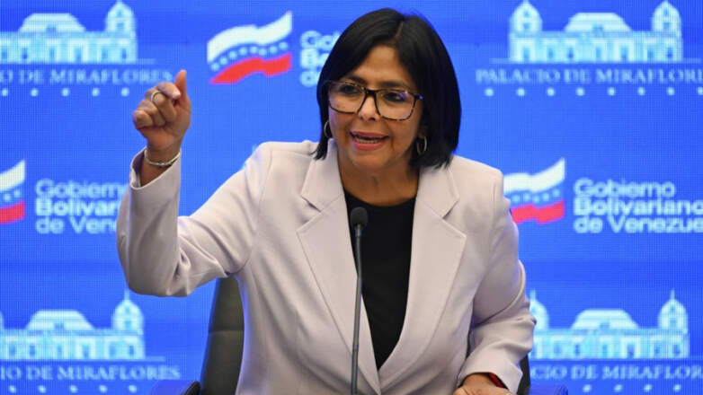 Delcy Rodríguez llama a no detener proceso productivo pese a las «amenazas»