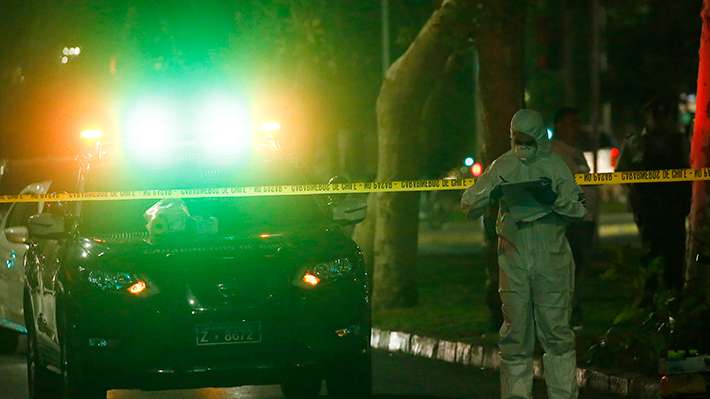 Hombre es hallado muerto en la vía pública en Lo Prado: Tenía una herida cortopunzante