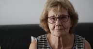 «El ayuntamiento desahucia a nuestra madre de su casa y la envía a un piso compartido»