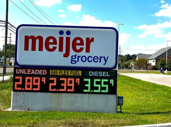 AAA report: Gas prices across Michigan continue to decline
