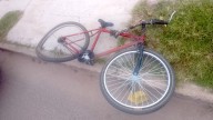 Ciclista está grave tras ser embestido por un taxi