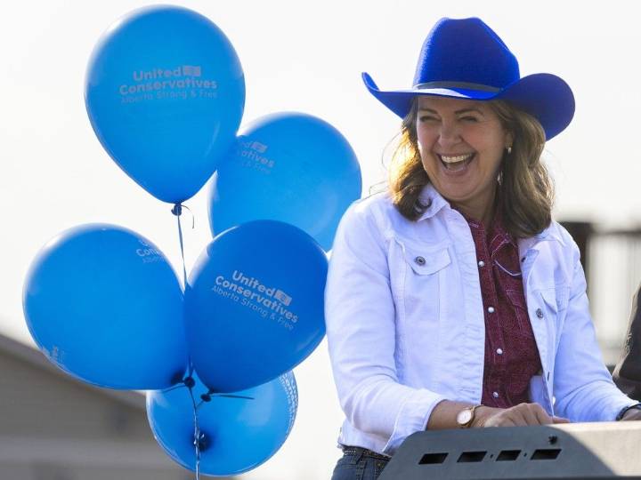 Danielle Smith leads Cochrane Labour Day Parade amid contract dispute with teachers