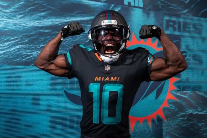 Conmoción en la NFL: la horrible lesión de Tyreek Hill que lo deja fuera toda la temporada