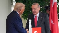 Trump recibe a Erdogan cuando EEUU analiza levantar veto a ventas de F