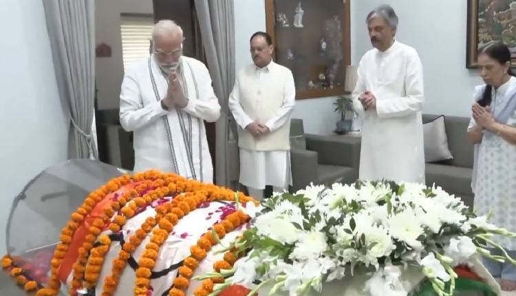PM Modi Pays Last Respects To Veteran BJP Leader Vijay Kumar Malhotra