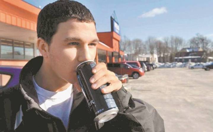 Diputados avalan prohibir venta de bebidas energéticas para menores de 18 años
