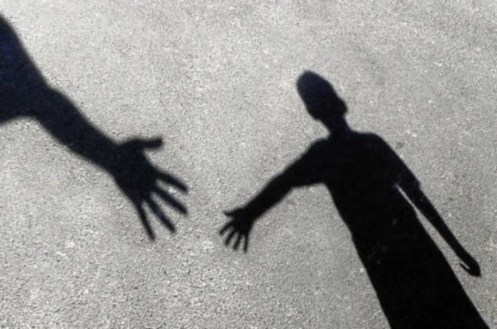 Dramático: un hombre intentó secuestrar a un niño que se soltó de la mano de su mamá