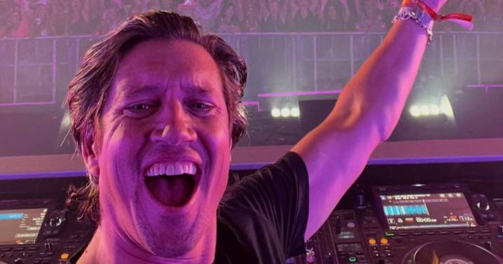 Vernon Kay makes 'life' plea over observation while 'overstaying welcome' at BBC Radio 2 gig
