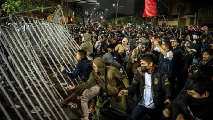 "Boluarte no tiene voluntad política para combatir la inseguridad”: así fue la marcha de transportistas y la 'Generación Z' contra las extorsiones [FOTOS]