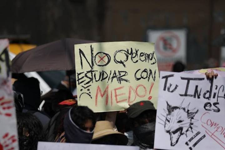 Paro en cinco facultades de UNAM tras asesinato en CCH's y aniversario del caso Ayotzinapa