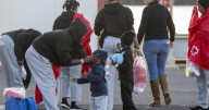 Llegan a Canarias 30 inmigrantes menores en una semana mientras el Gobierno ha tardado meses en sacar a 93