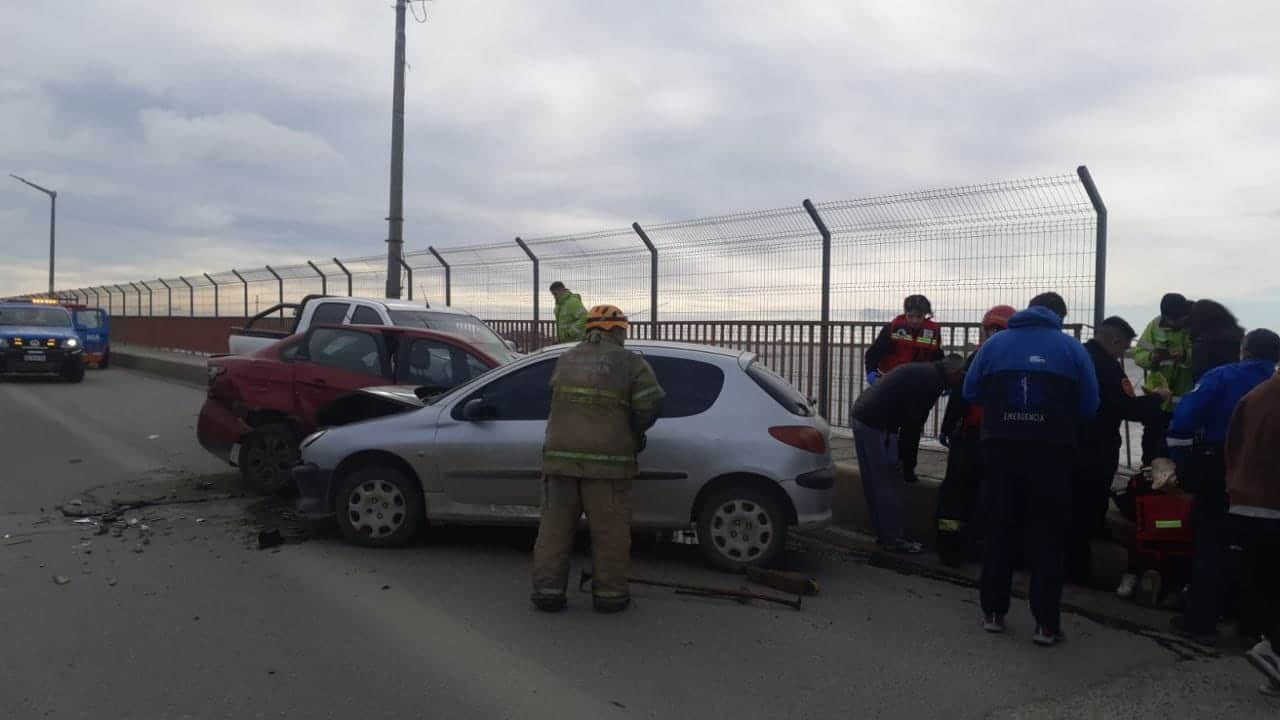 Tres vehículos colisionaron en el Puente Mosconi