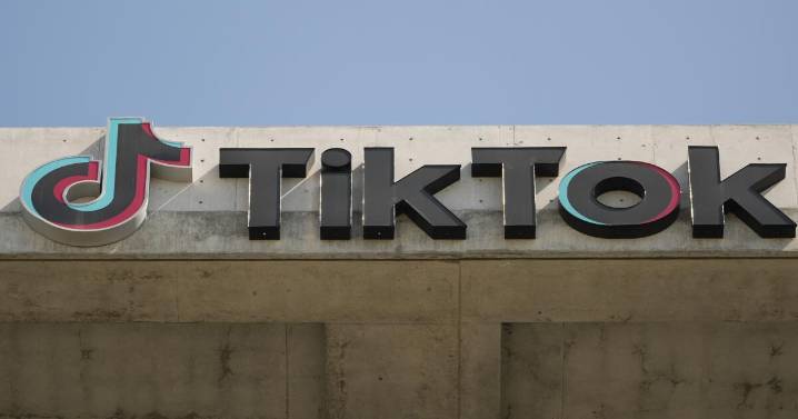 Trump signs executive order to keep TikTok operating in U.S.