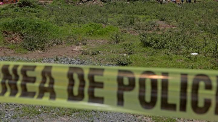 Hallan cuatro cuerpos en fosa clandestina donde habrían asesinado a la maestra Irma Hernández