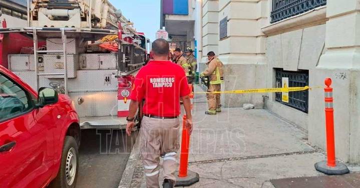 Falla eléctrica en edificio de Pemex de Tampico moviliza a emergencias