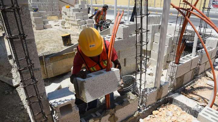 Construcción liga en julio 15 meses de caídas