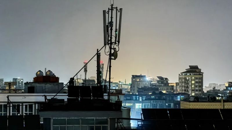 "Apagón total de internet" en Afganistán causa pánico después de que talibanes prometieran erradicar actividades inmorales