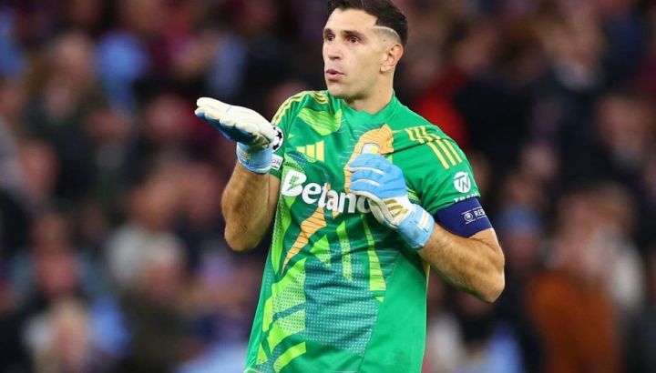 Manchester United contrató a un arquero belga y desistió de la llegada del "Dibu" Martínez