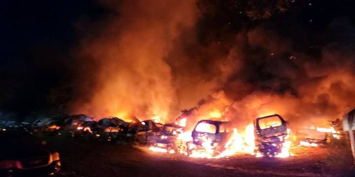 Massive junkyard fire in Blount County burns hundreds of vehicles
