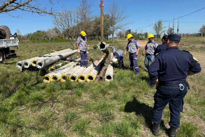 Enersa recuperó columnas de alumbrado y cables que habían sido robados