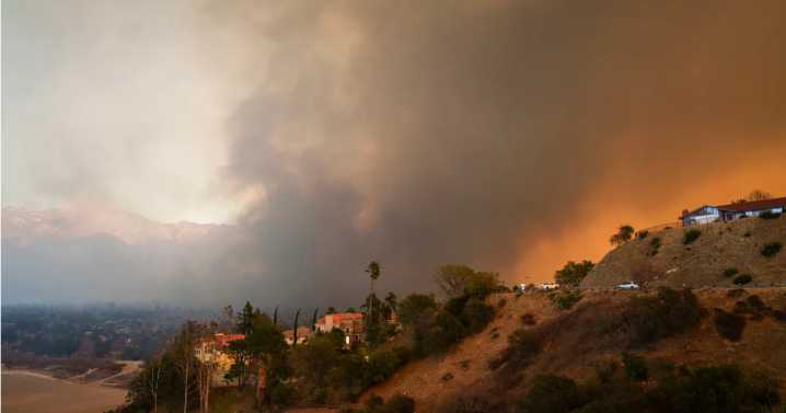 Cellphone emergency alerts aren't foolproof. Could blaring sirens help during the next big fire?