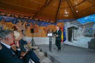 Page: «Delante del Congreso de los Diputados aprendes menos política que en Villar de la Encina»