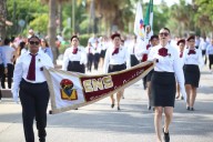 Realizan desfile militar por el CCXV aniversario de la Independencia de México en Los Cabos