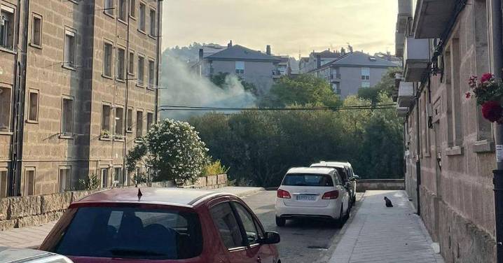 Dos casas quedan calcinadas en sendos incendios de madrugada en Ourense