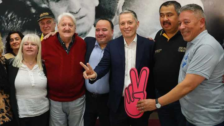 Fernando Gray presentó su candidatura a diputado nacional en la sede de las 62 Organizaciones Peronistas